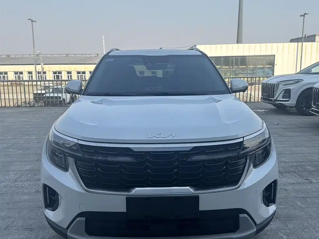 Kia Seltos 2023 1.5L CVT Premium Edition фото 2