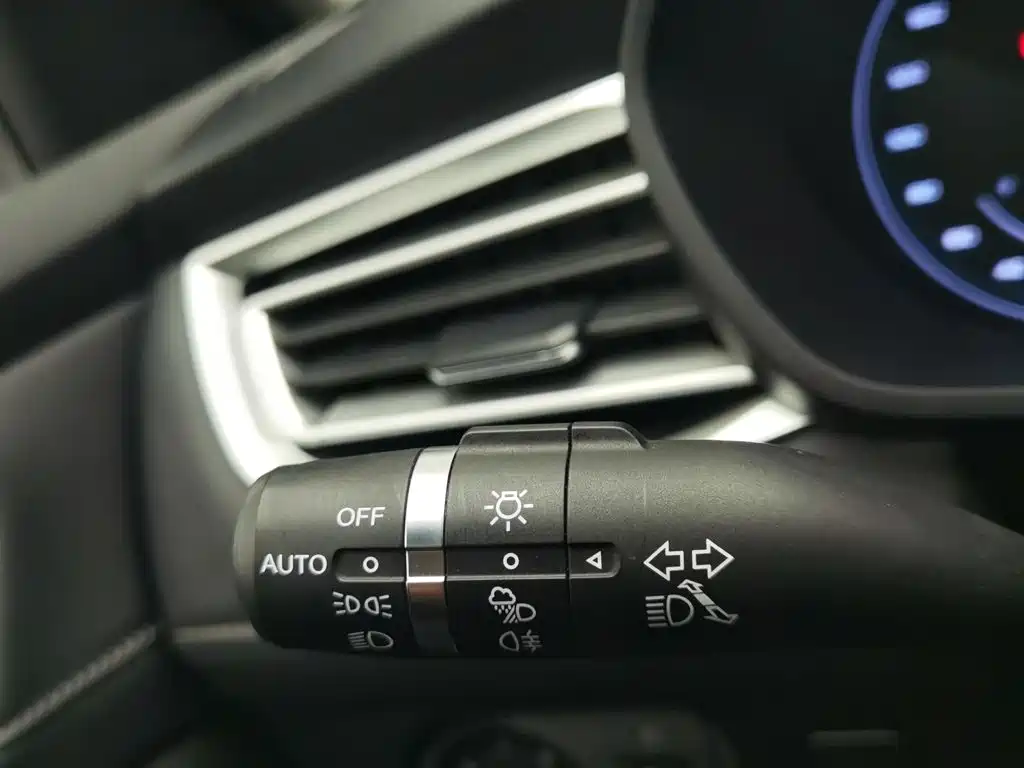 Roewe i5 2019 2019 20T Automatic 4G Connected Luxury Flagship Edition