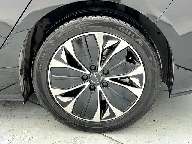 BYD Seal 2022 550km Standard Range RWD Elite фото 25