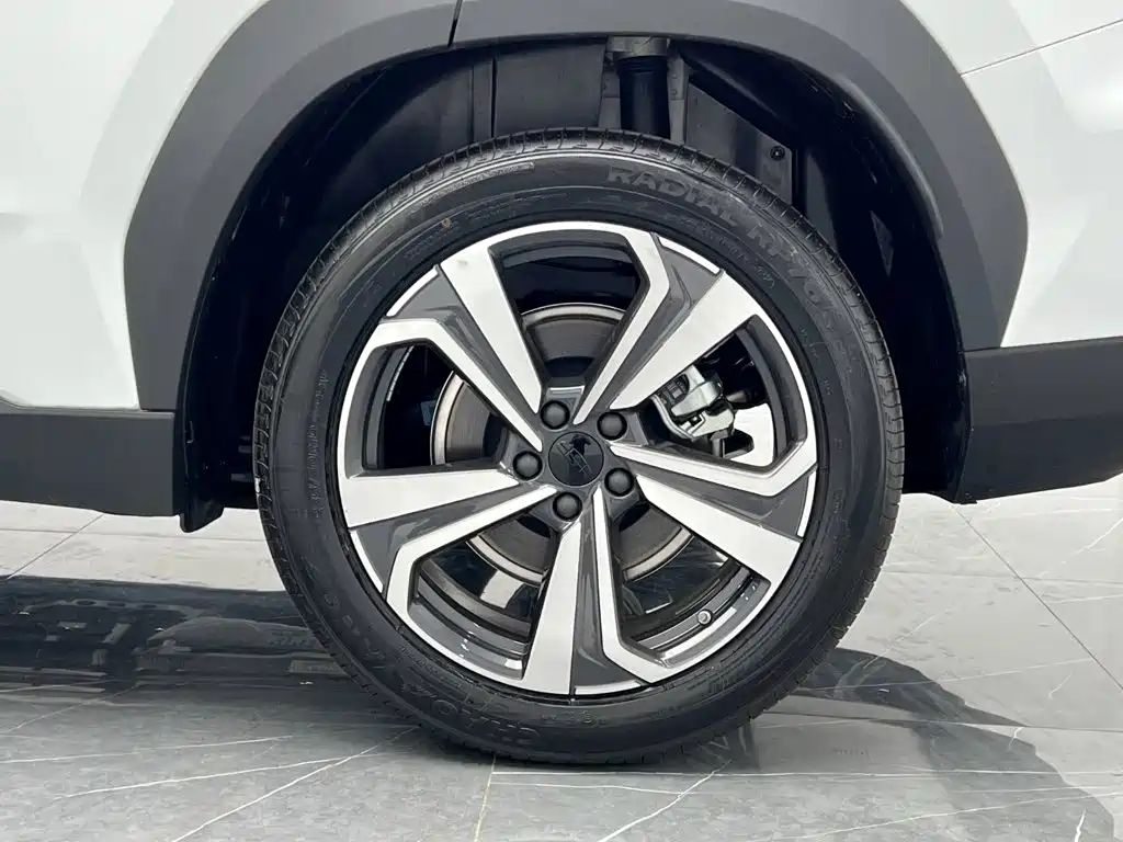 Фото 26 - Geely Boyue L