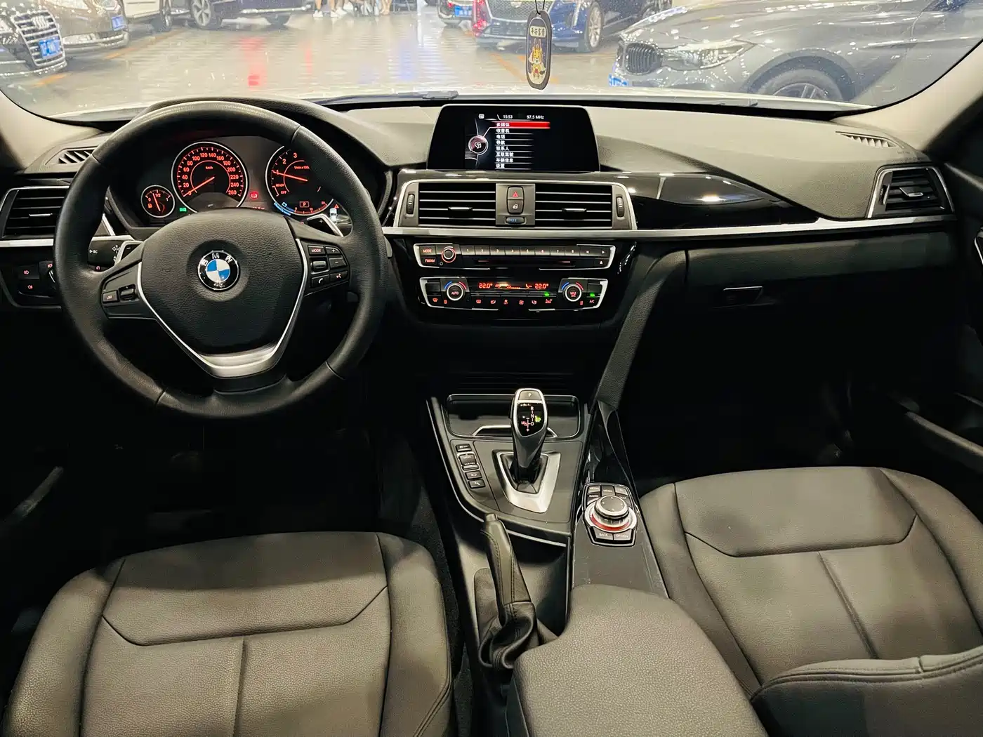 BMW 3 Series 2017 320Li M Sport фото 4