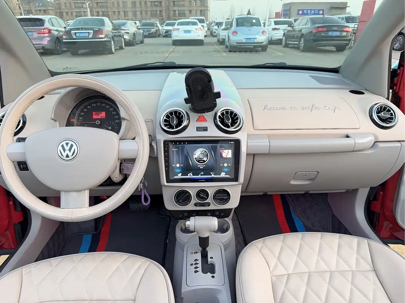 Volkswagen Beetle 2010 Model 2.0 BlackOrange Convertible Luxury Edition фото 13