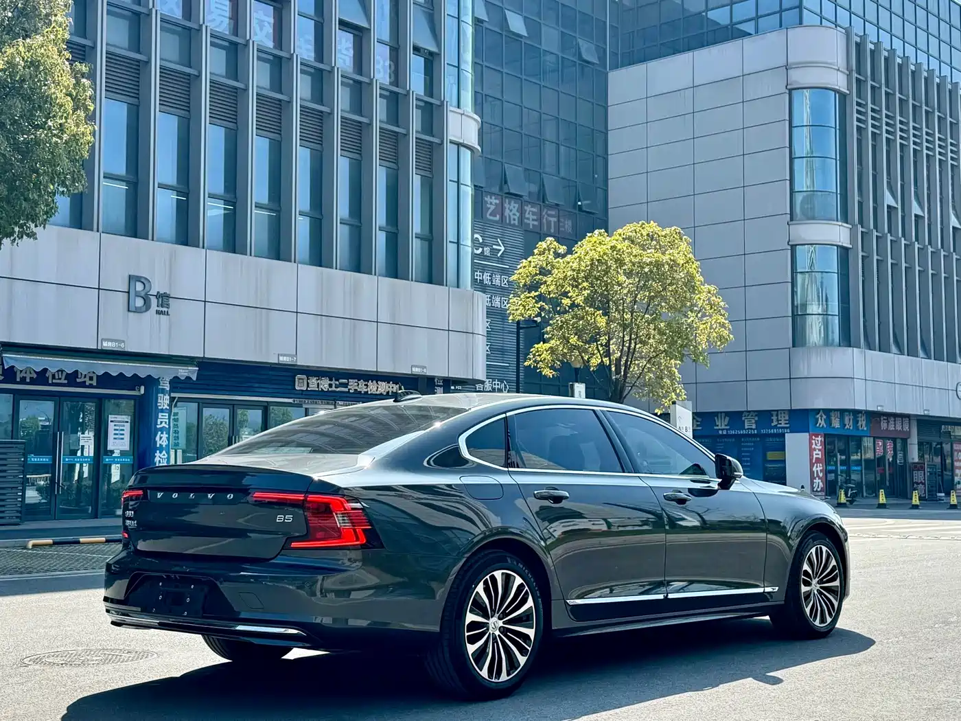 Фото 13 - Volvo S90