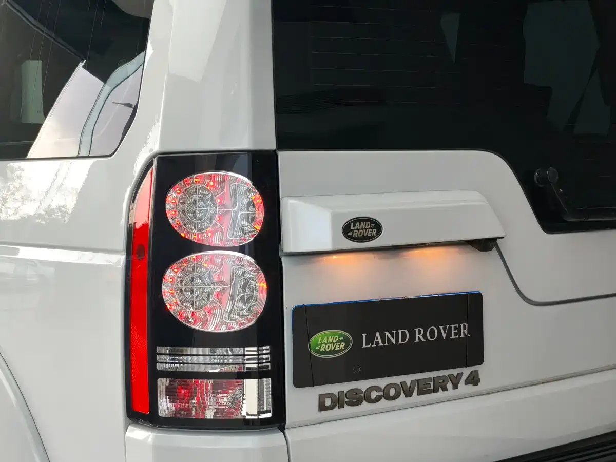 Land Rover Discovery 2016 3.0 SC V6 HSE фото 6
