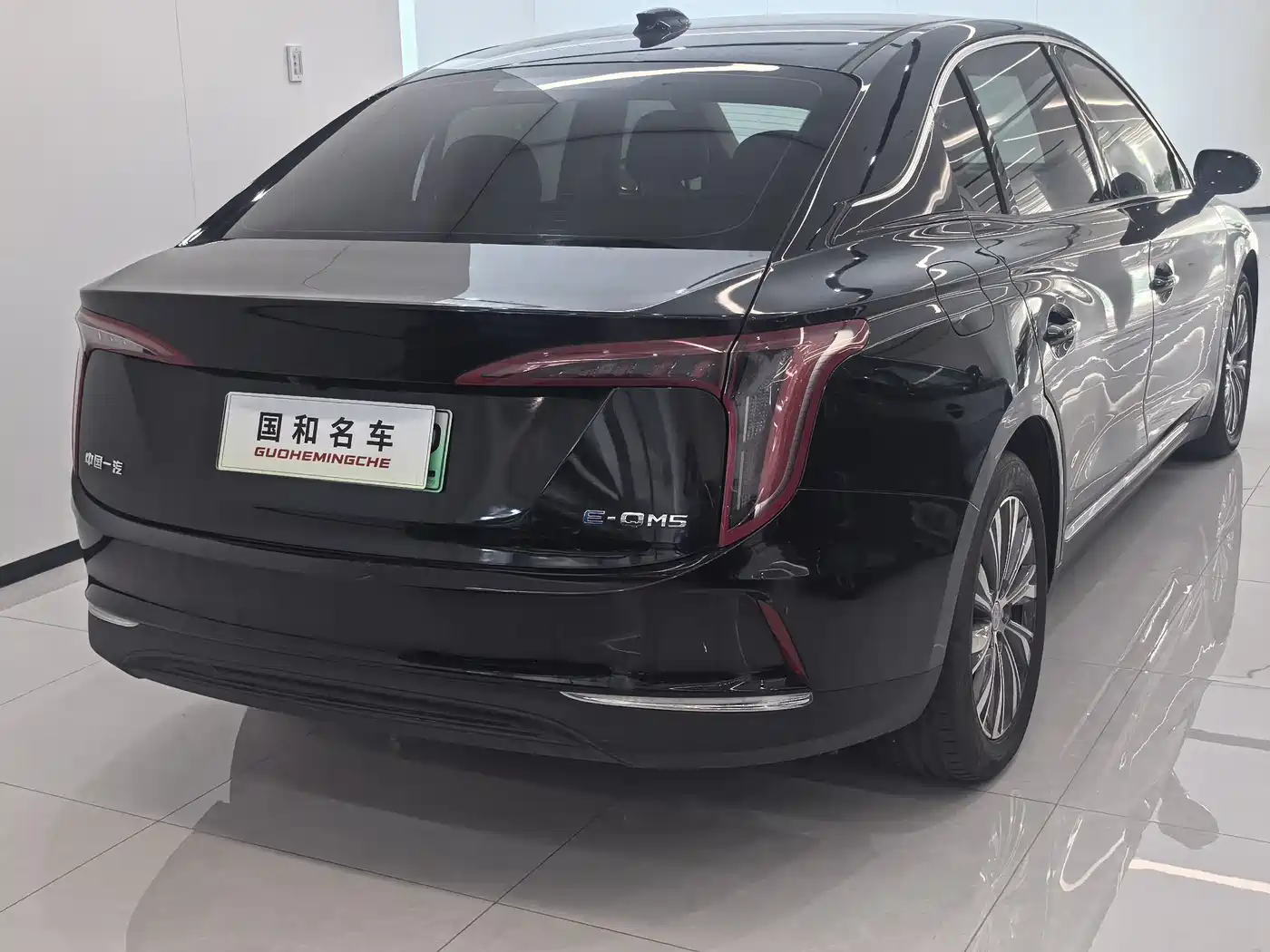 Hongqi E-QM5 2022 431km Charging Enjoyment Edition фото 16