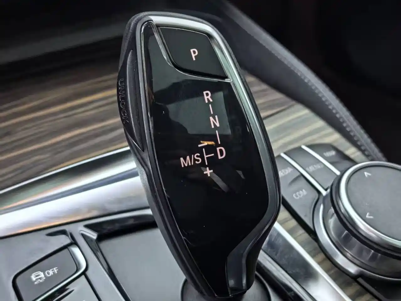 BMW 6 Series GT 2018 630i M Sport Package фото 10
