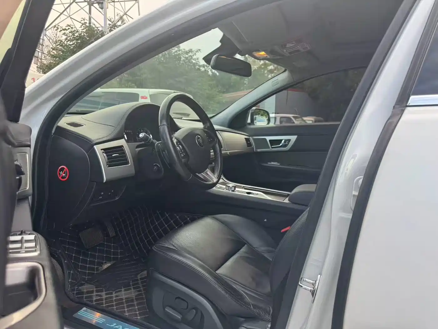 Jaguar XF 2015 2015 XF 2.0T Style Edition