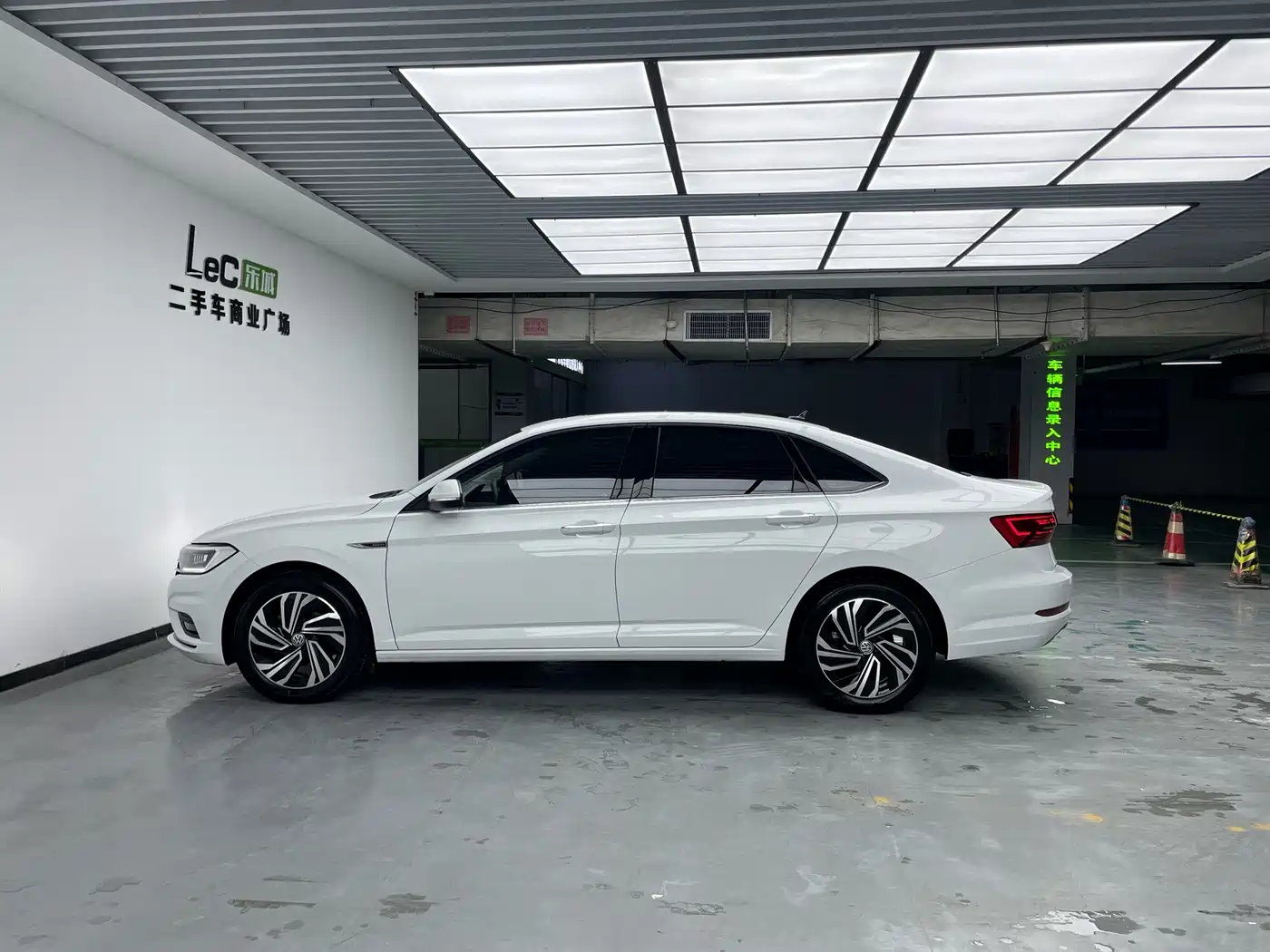 Volkswagen Sagitar 2021 280TSI DSG Surpassing Edition фото 7