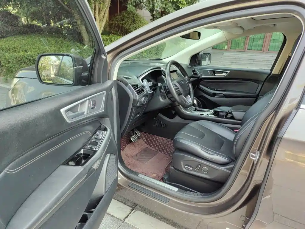 Фото 12 - Ford Edge