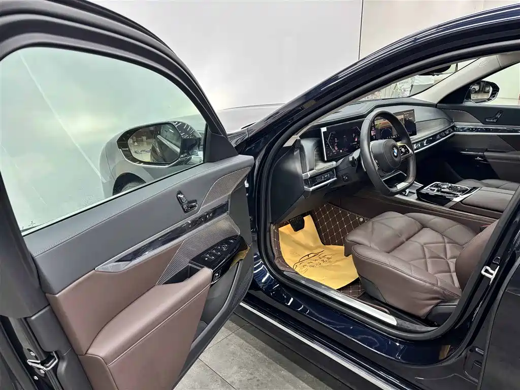 BMW 7-SERIES
