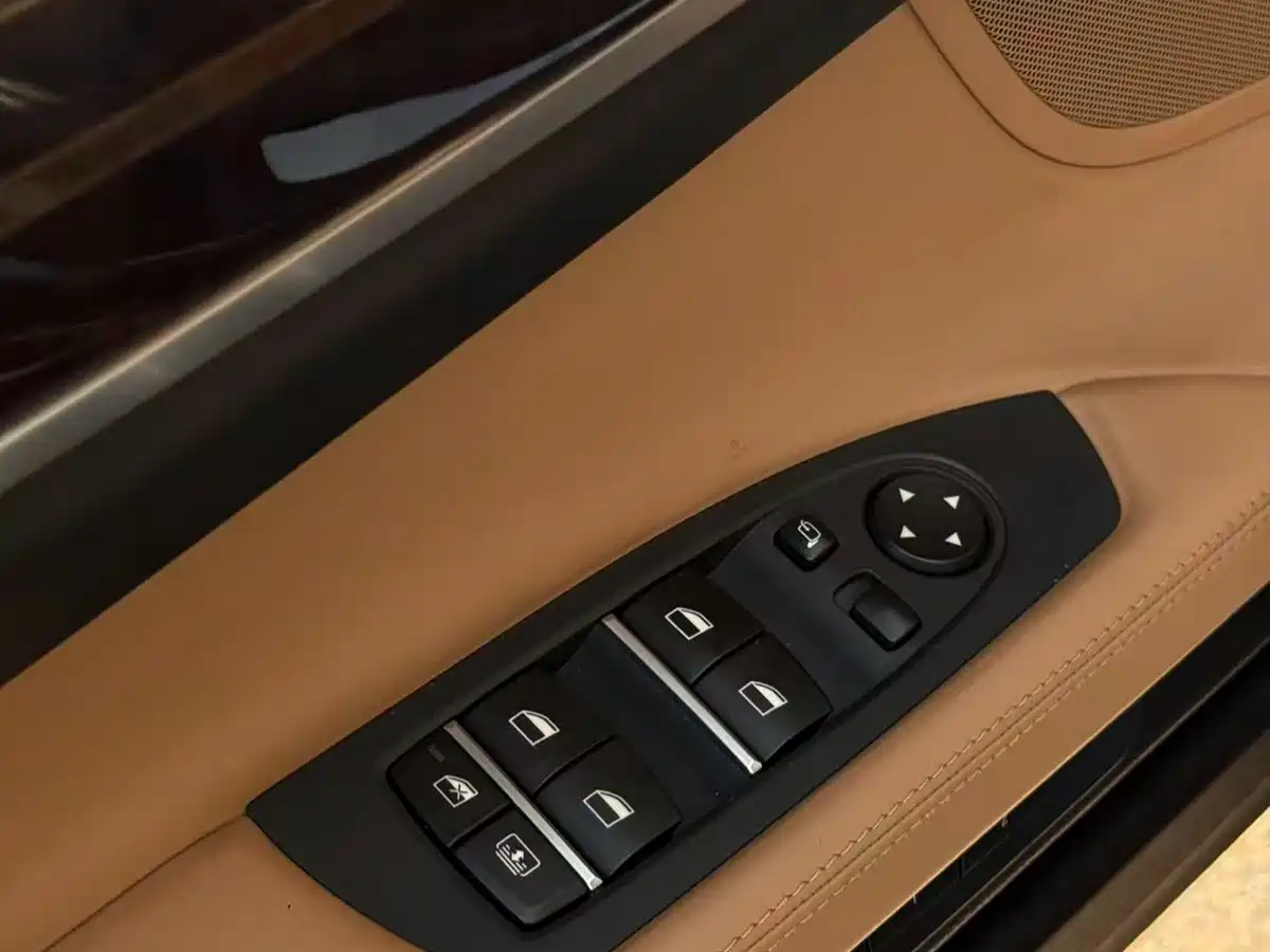 BMW 7 Series 2010 760Li фото 26