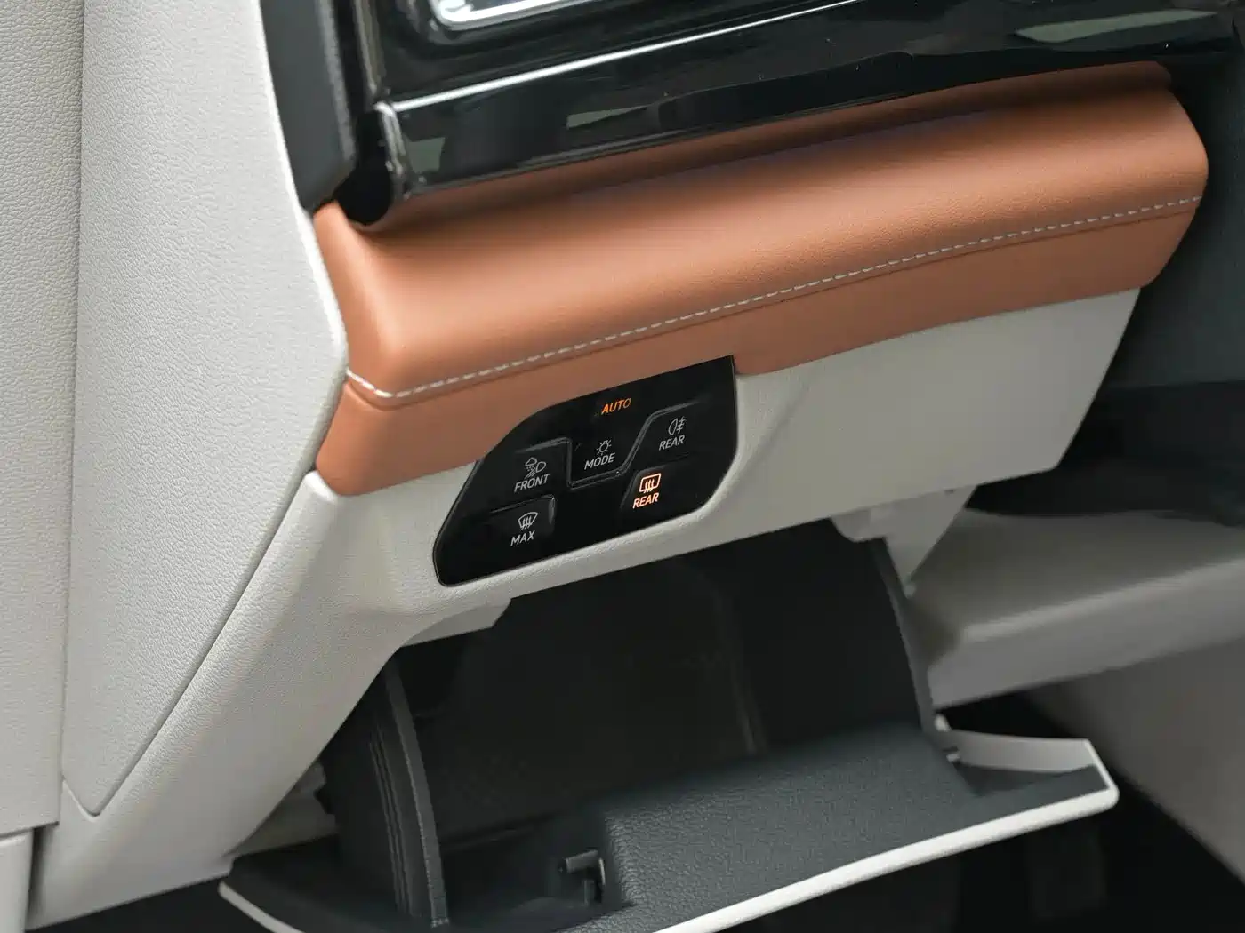 Volkswagen Teramont 2023 380TSI AWD Premium Luxury Edition фото 13