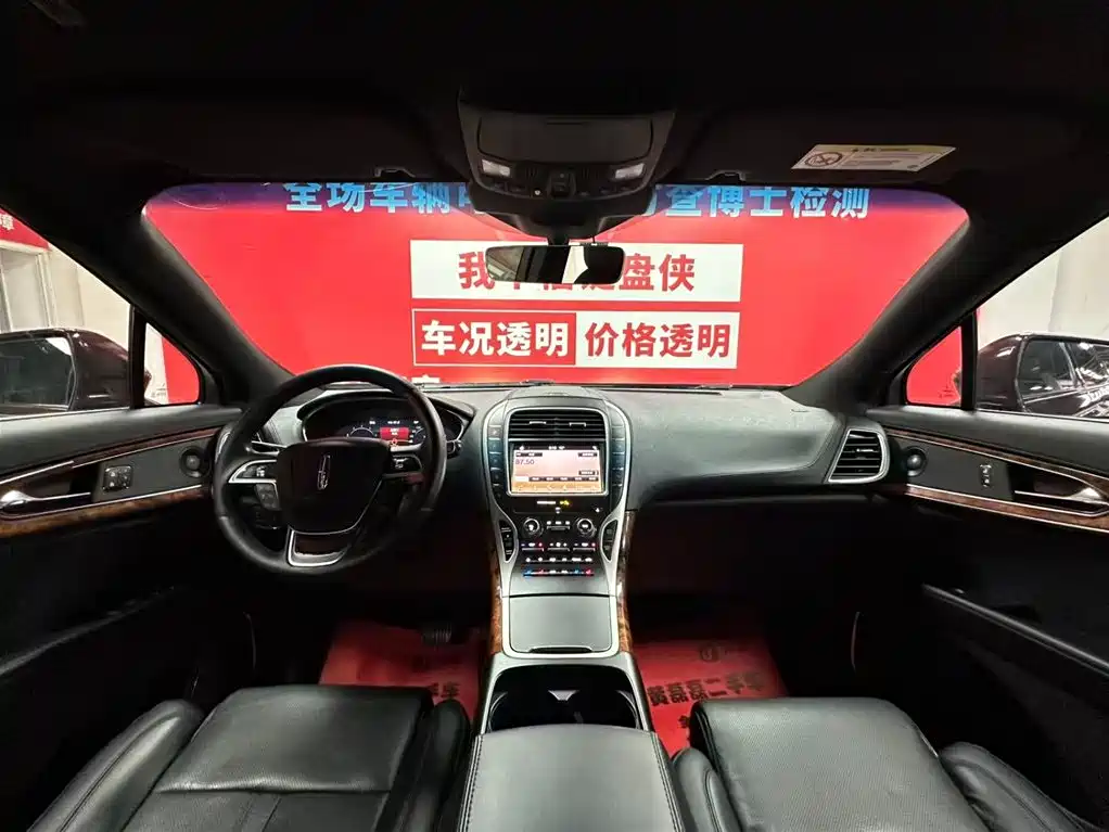 LINCOLN NAVIGATOR (IMPORT)