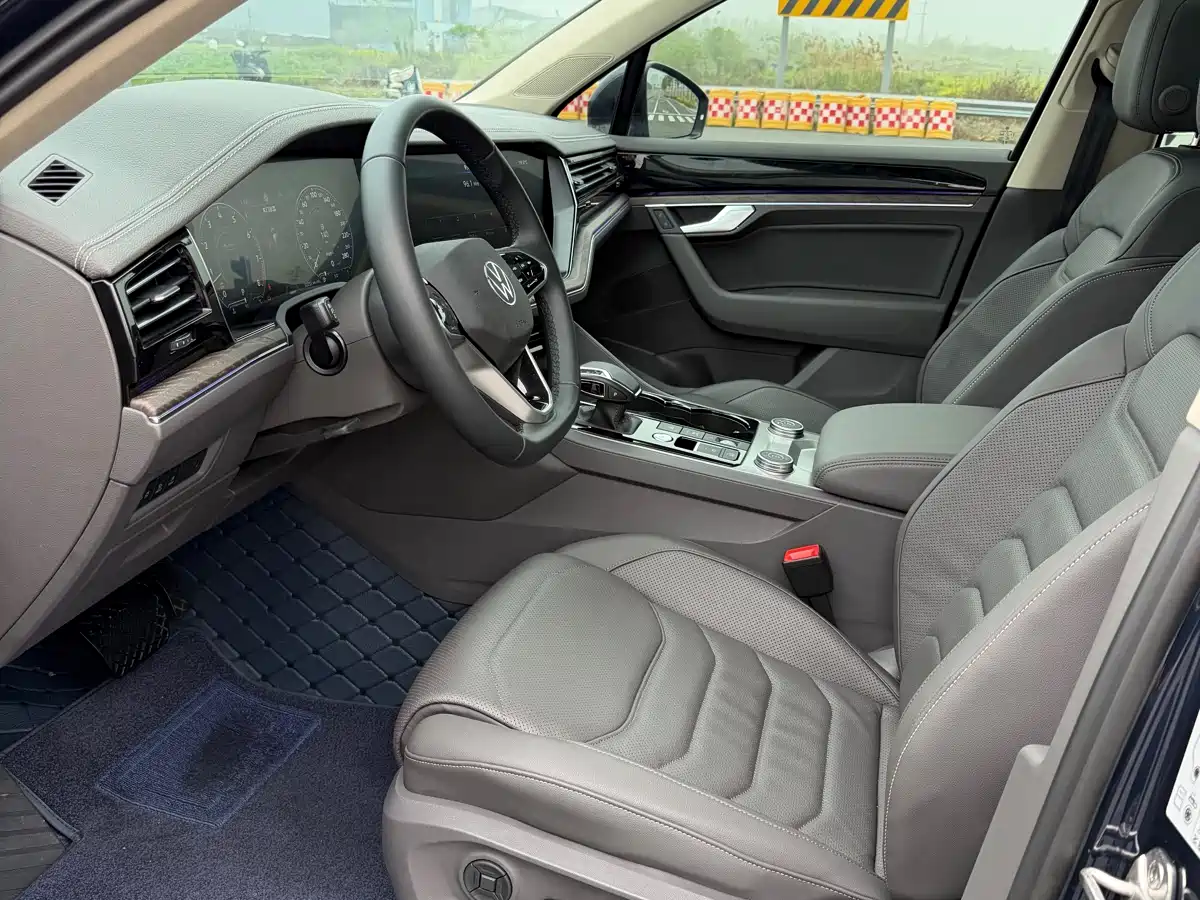 VOLKSWAGEN TOUAREG