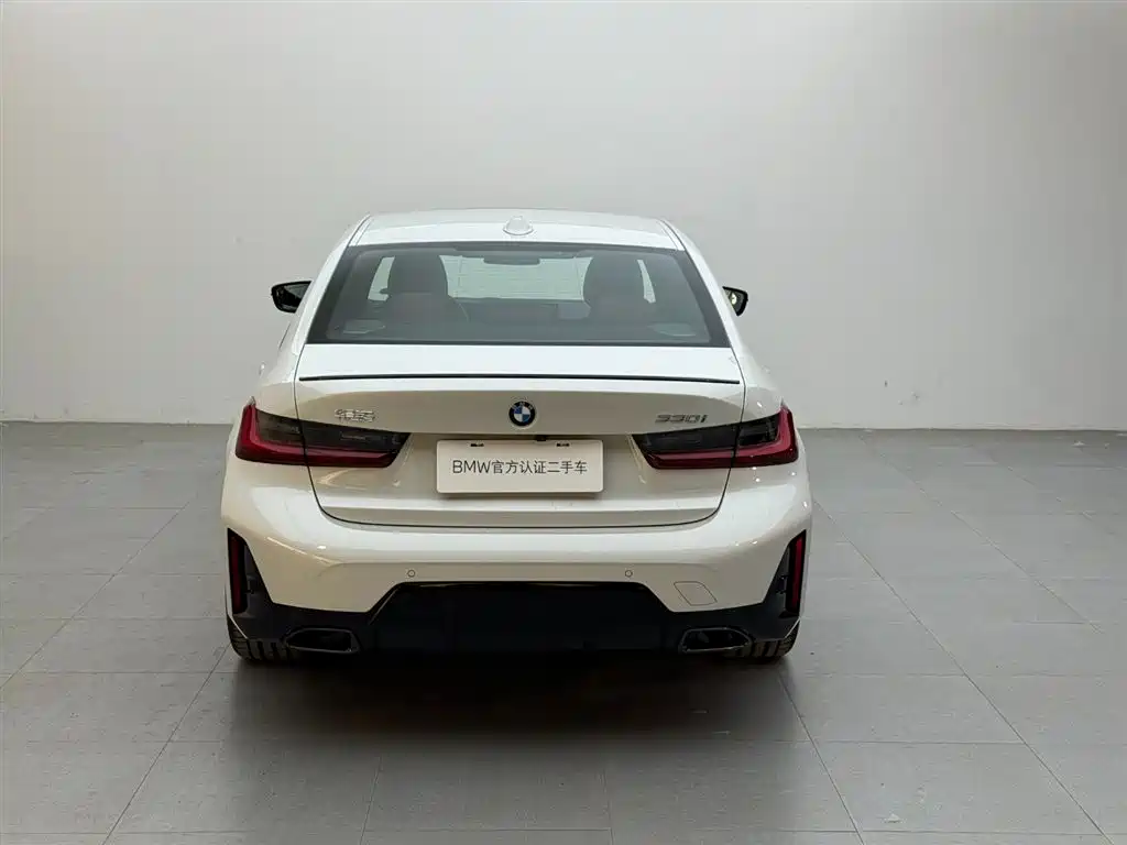 BMW 3 Series 2025 330i M Sport Night Edition фото 5