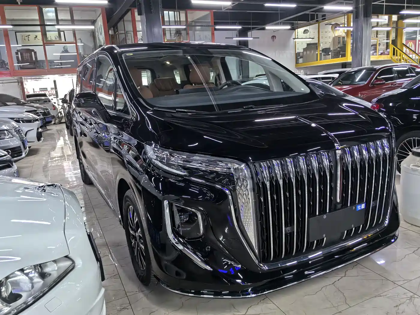 Hongqi HQ9 PHEV 2024 Model 2.0T AWD Business Edition фото 3