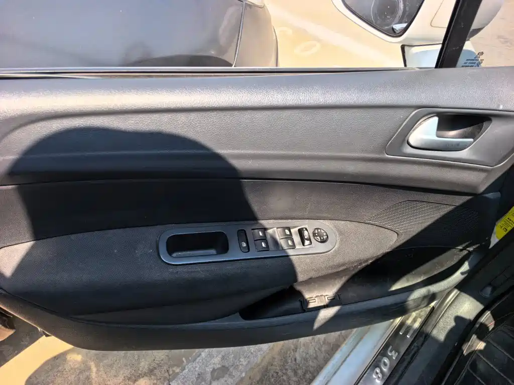 Peugeot 308 2013 2013 Model 1.6L Manual Superior Style
