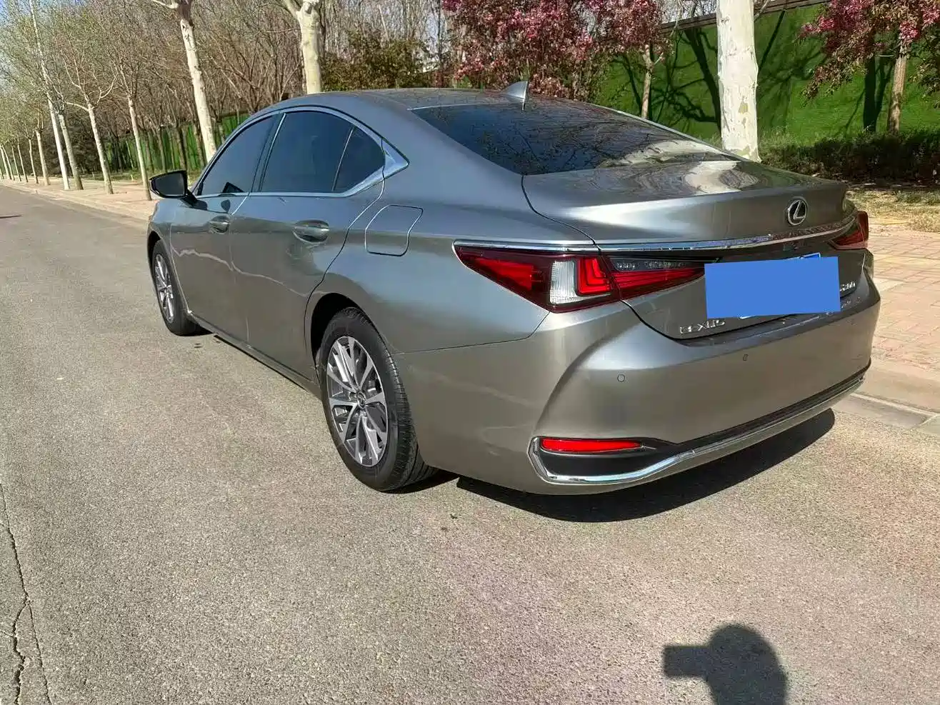 Фото 2 - Lexus ES