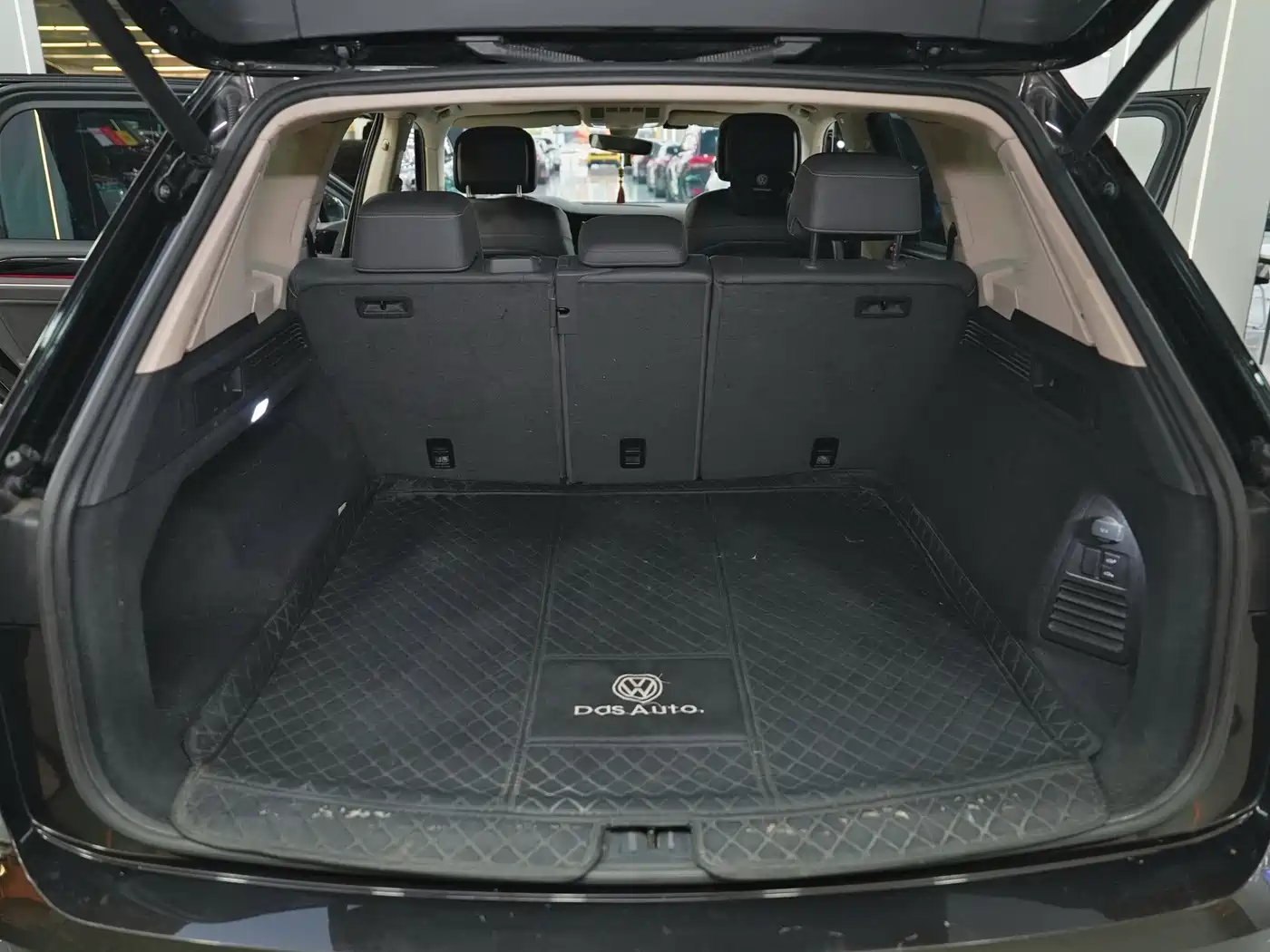 Volkswagen Touareg 2019 3.0TSI Sharp Edge Edition China VI фото 21