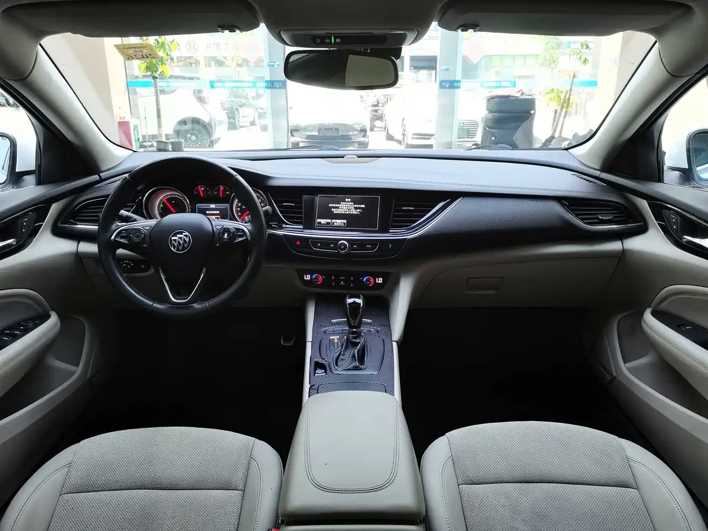 Buick Regal 2017 30H Luxury Model фото 11