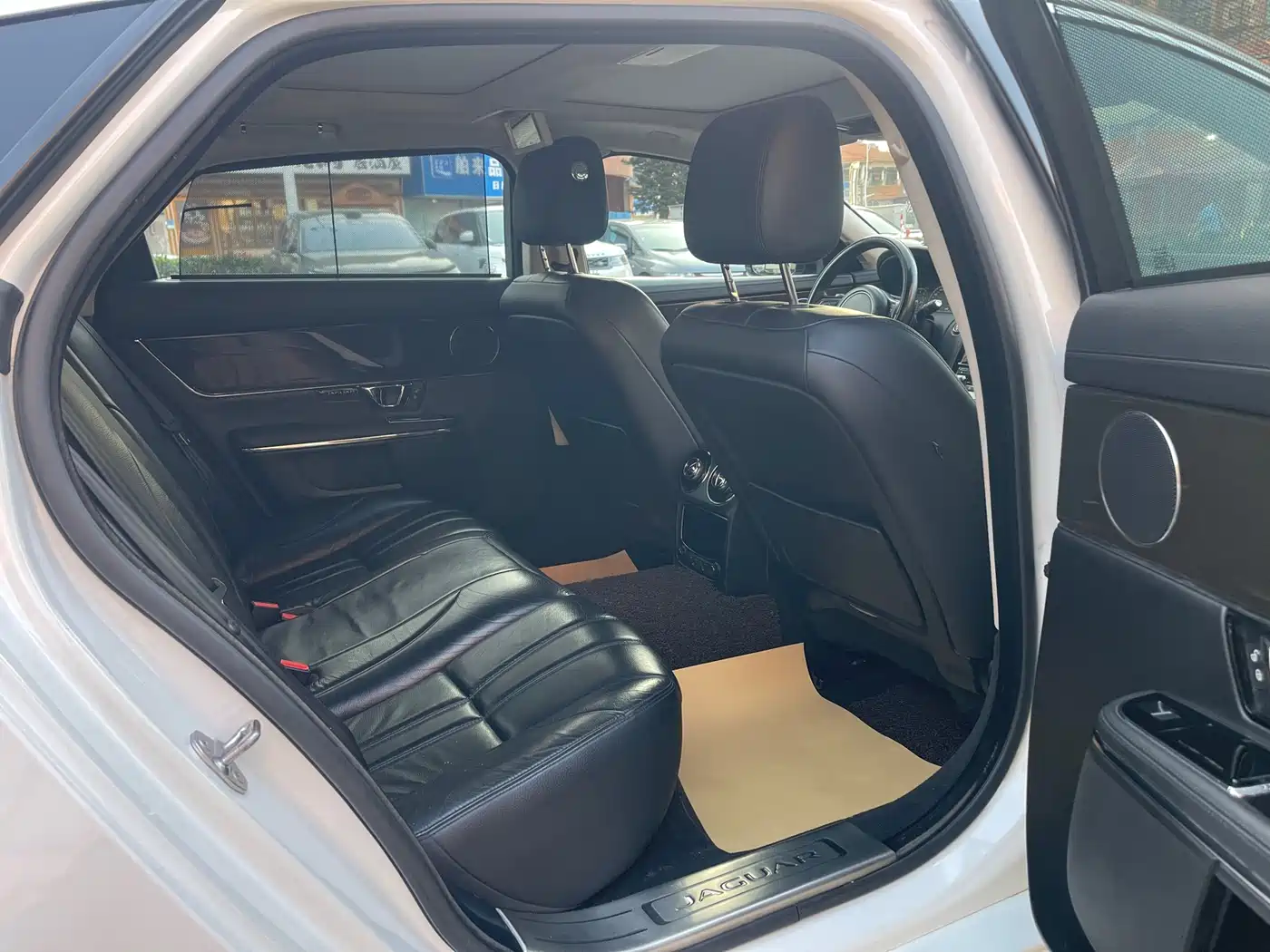 JAGUAR XJ