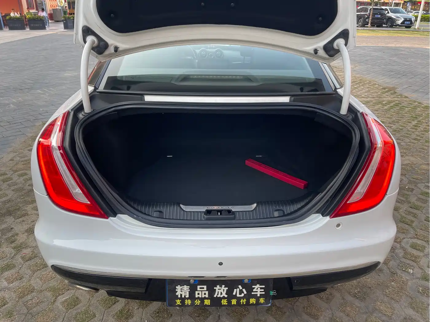 JAGUAR XJ