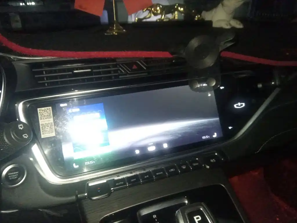 Фото 6 - Geely Atlas