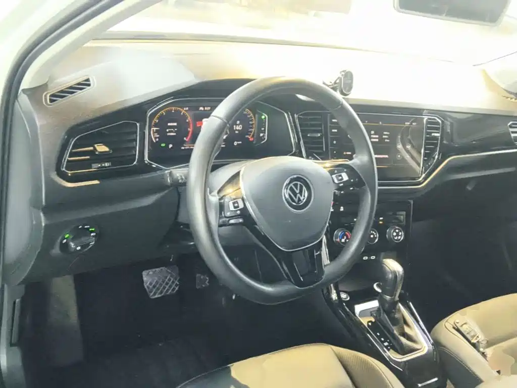 VOLKSWAGEN T-ROC EXPLORING SONGS