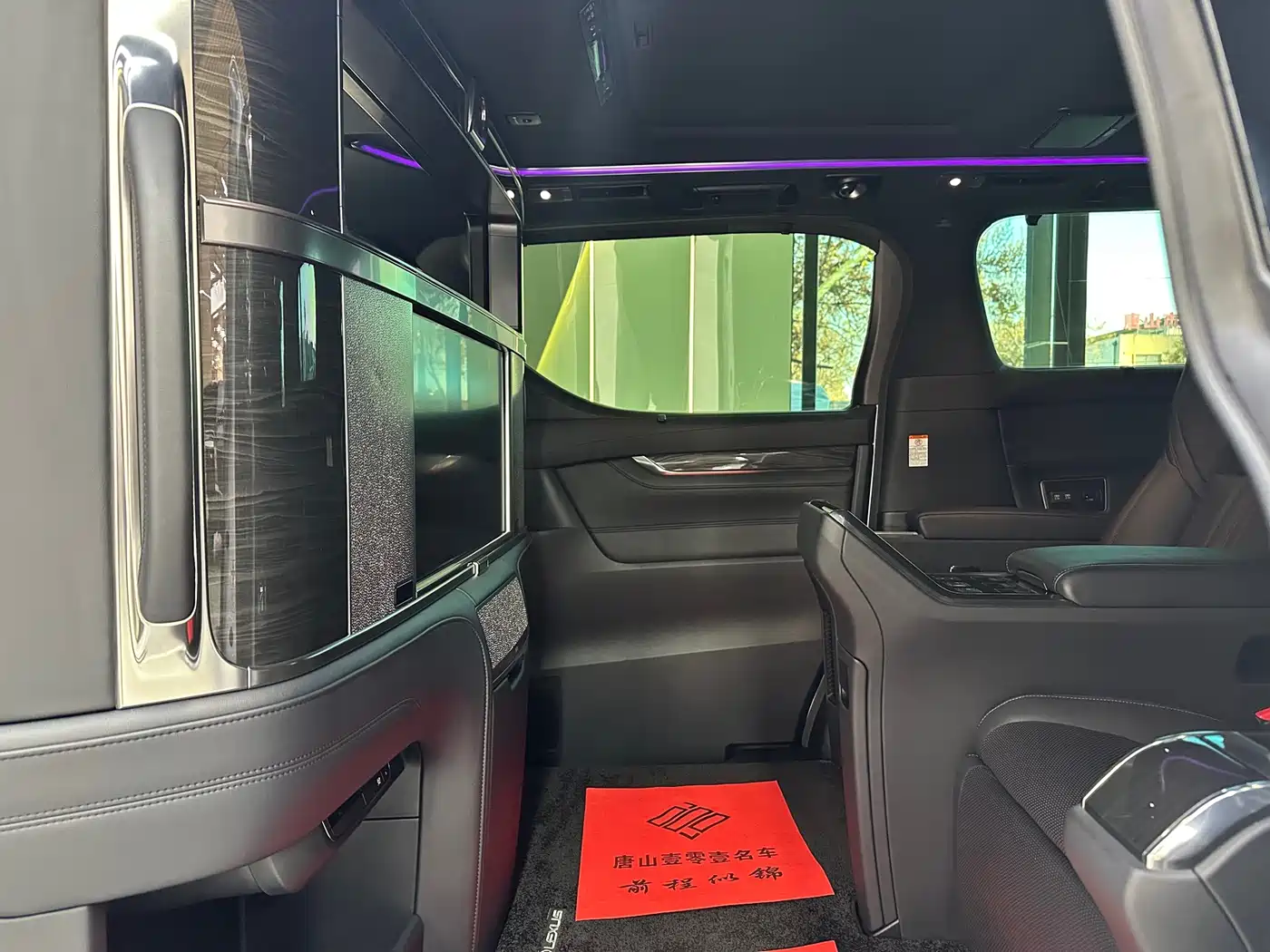 Lexus LM 2020 300h 4-Seat Imperial Edition фото 20