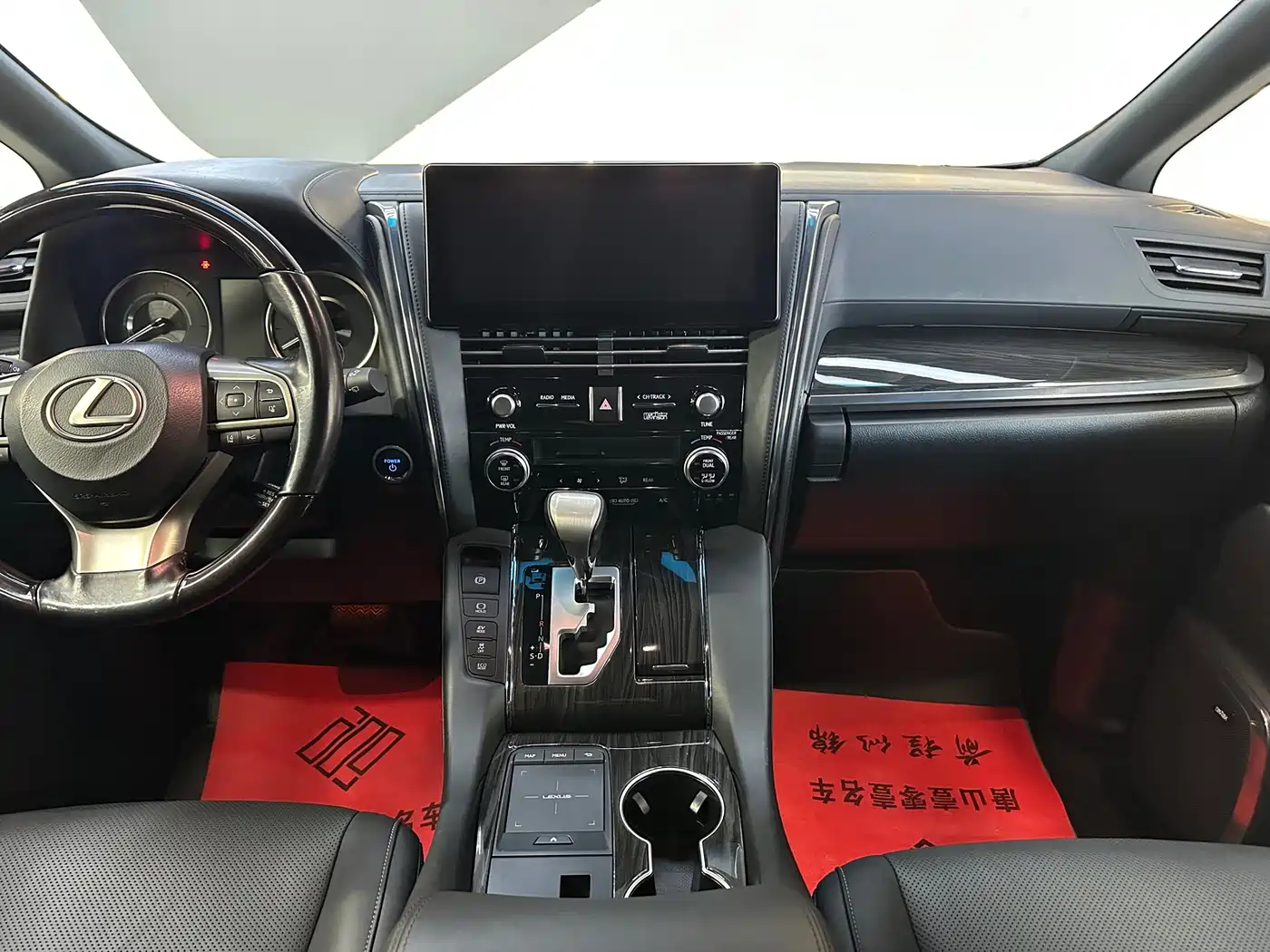 Lexus LM 2020 300h 4-Seat Imperial Edition фото 13