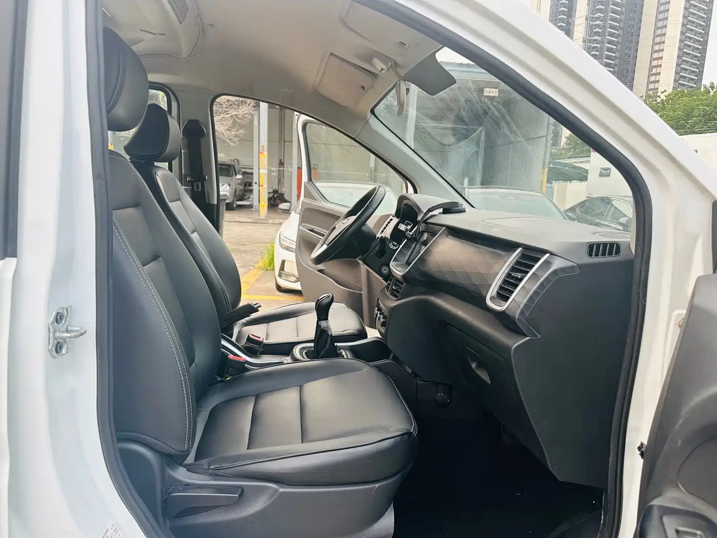 SRM Xinyuan Golden Sealion M 2023 2024 Model 1.5L Travel Lion Passenger Vehicle 5/6/7 Seater
