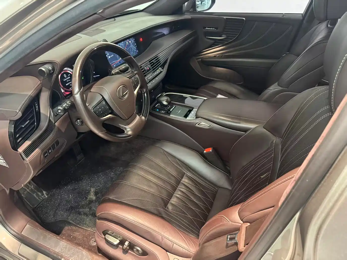 Фото 5 - Lexus LS