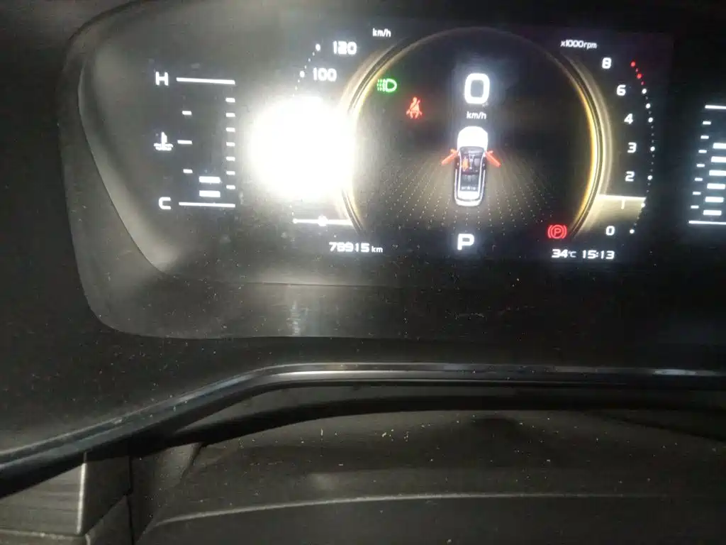 Фото 5 - Geely Atlas