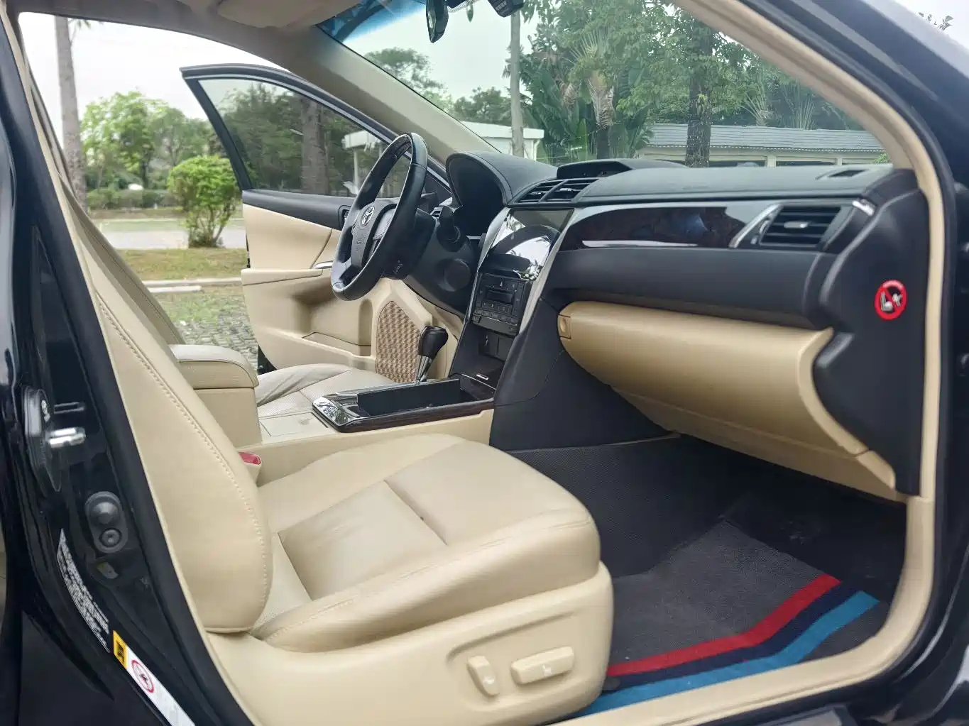 Toyota Camry 2015 2.0G Leading Edition фото 12