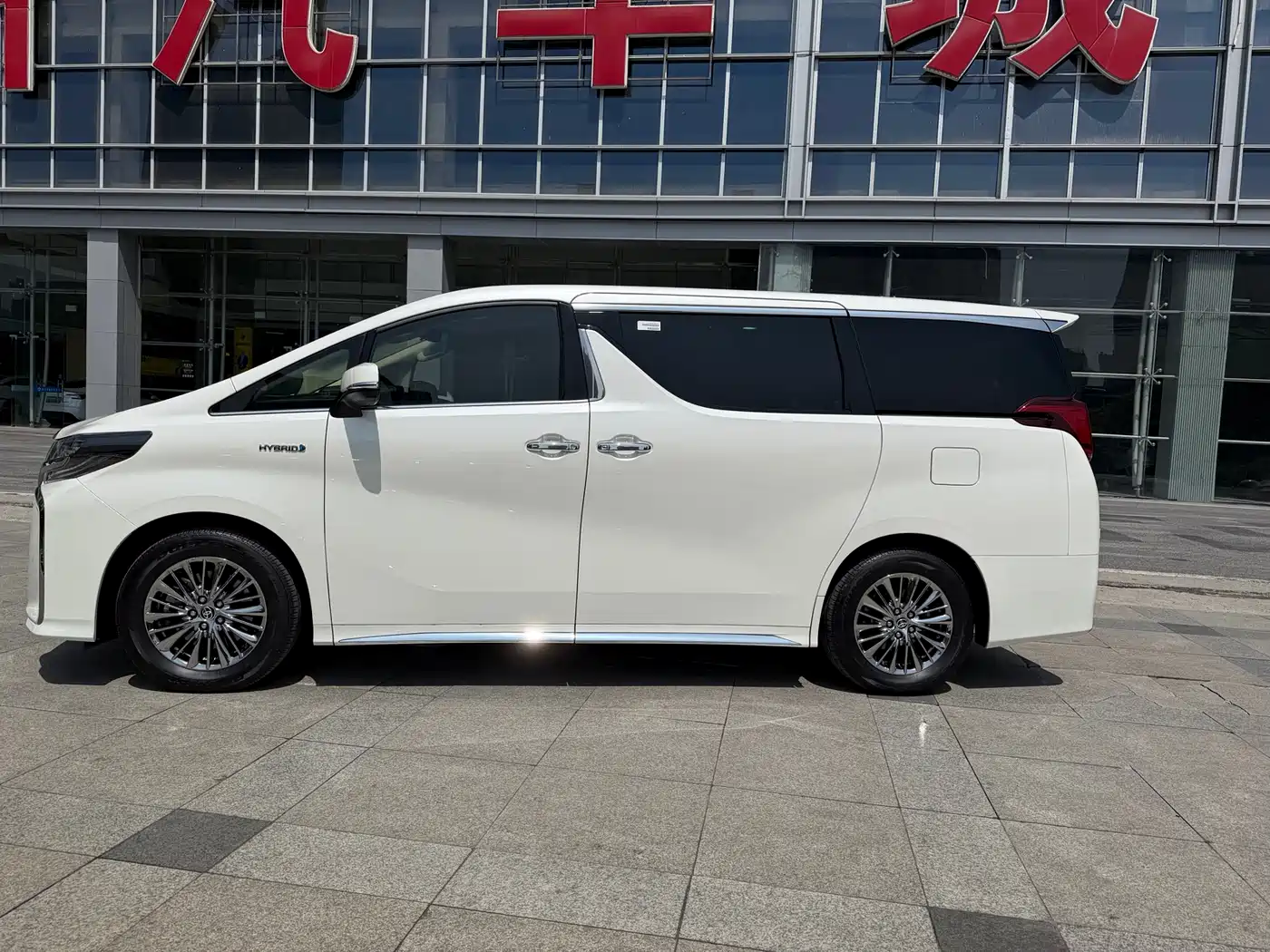Toyota Alphard 2023 Dual Hybrid 2.5L Ultimate Gold Edition фото 4