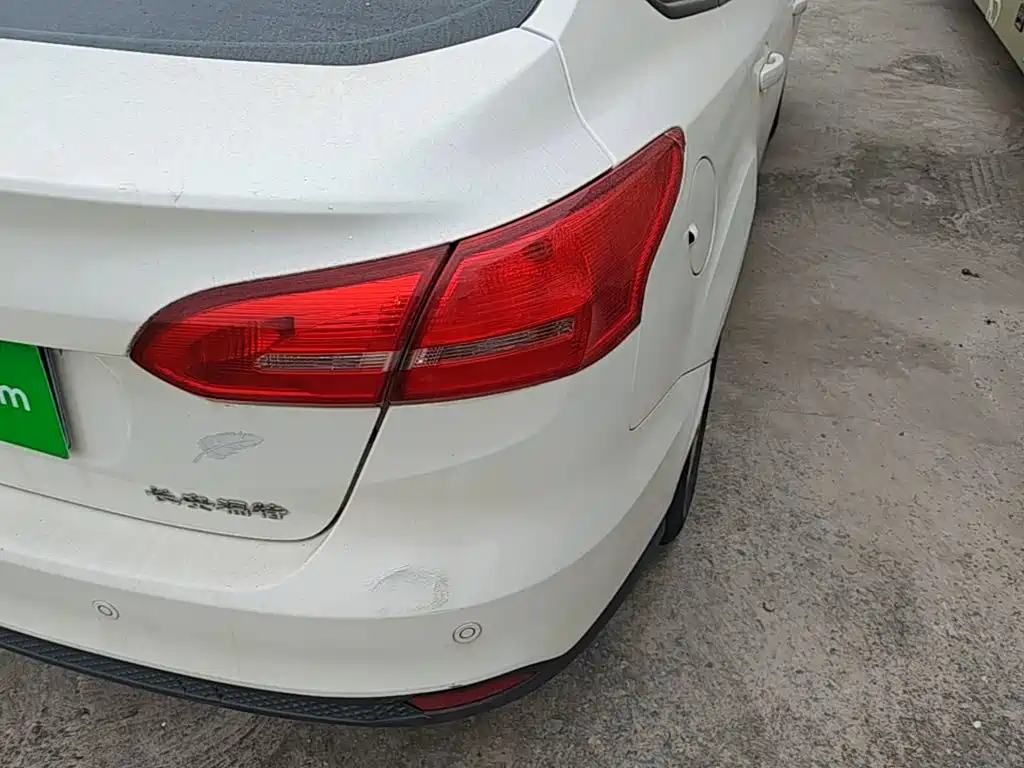 Фото 8 - Ford Focus