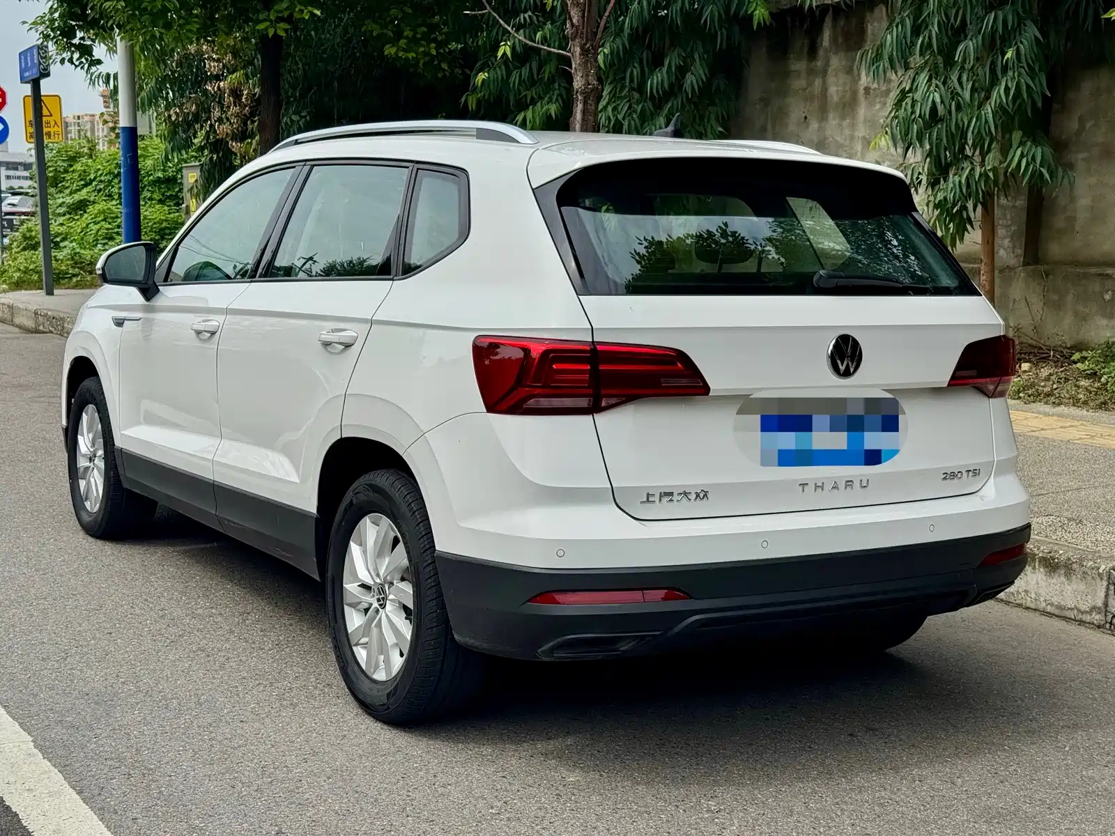 صورة 14 - Volkswagen Tharu