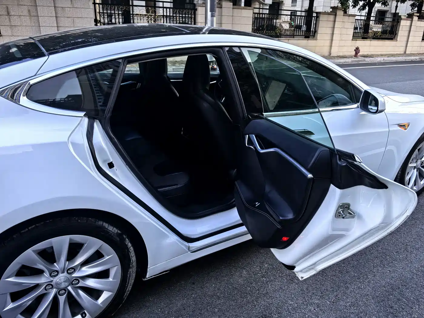 TESLA MODEL S
