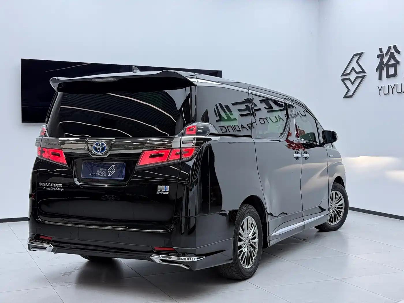 Toyota Vellfire 2020 Twin Engine 2.5L HV Premium Edition фото 17