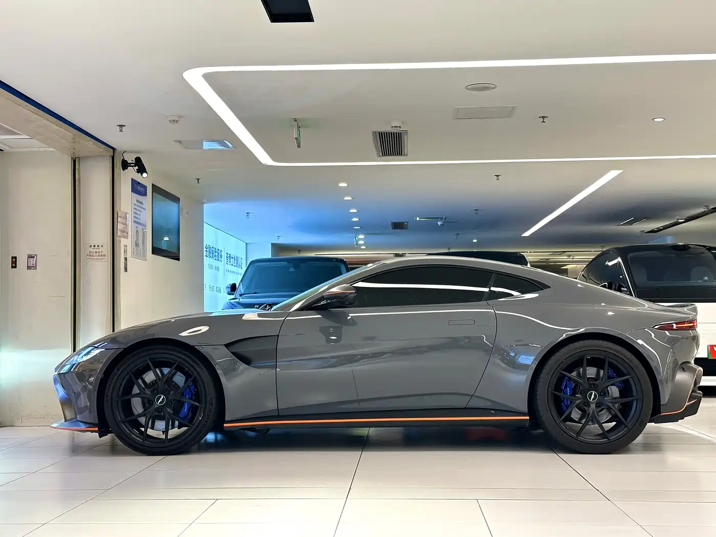 Aston Martin V8 Vantage 2019 2018 4.0T V8 Coupe