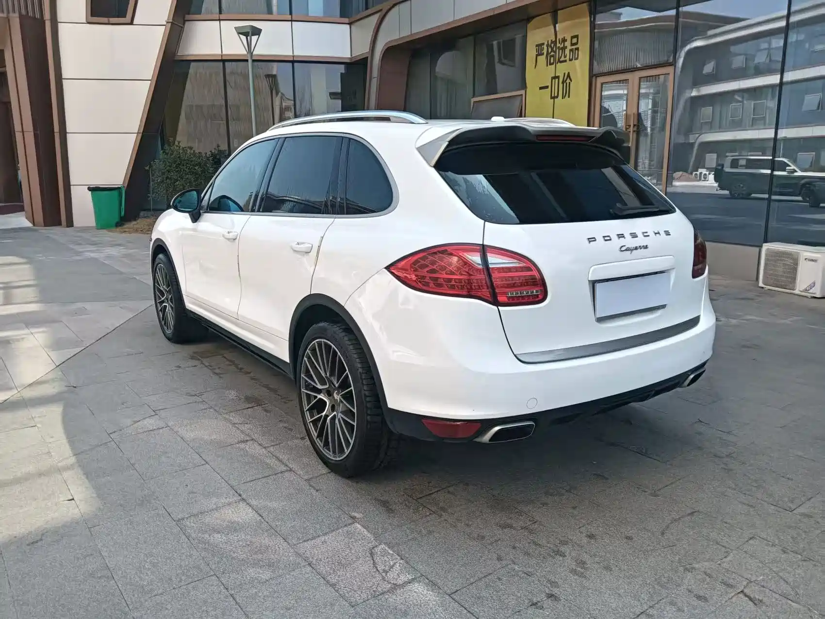 Photo 5 - Porsche Cayenne
