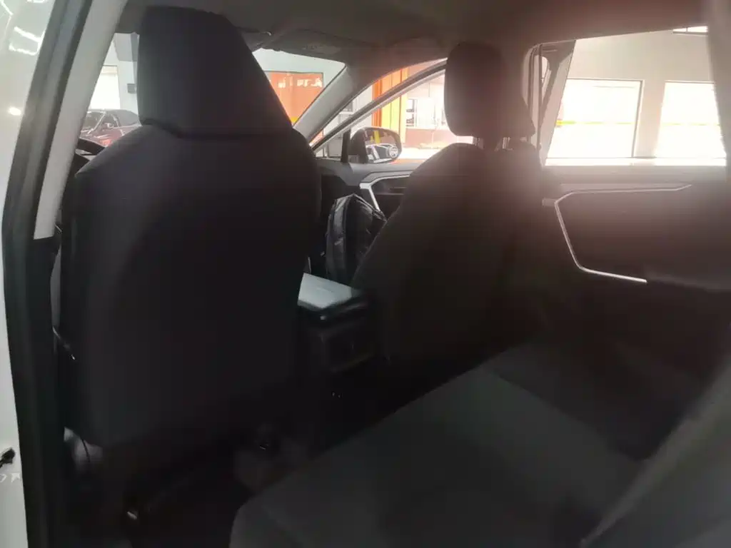 Photo 18 - Toyota RAV4