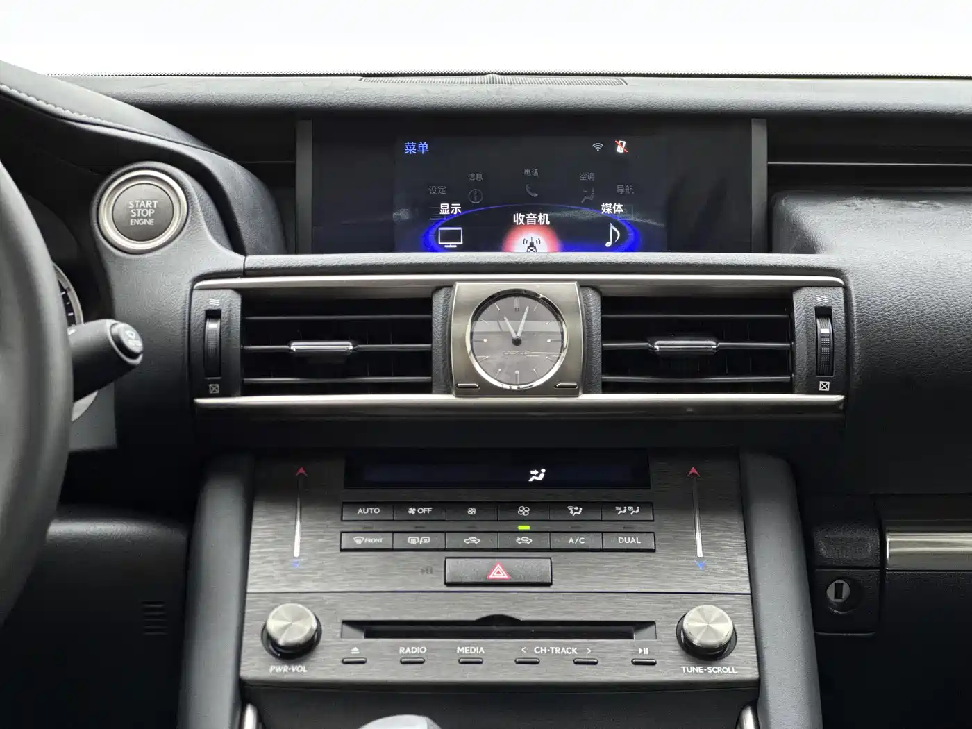 Lexus IS 2017 300 Fashion Edition фото 7