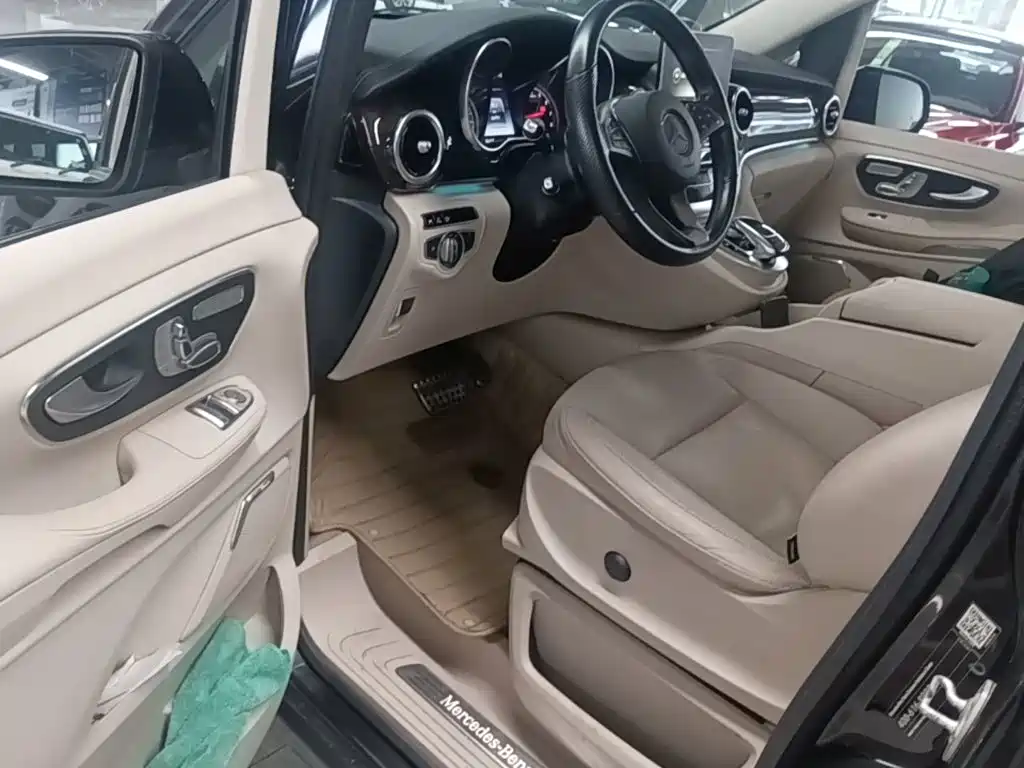 Mercedes-Benz V-Class 2017 2017 Model V 260 L Premium Extended Edition