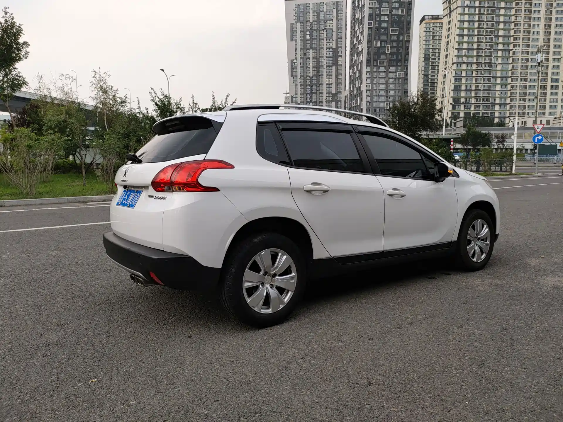 صورة 5 - Peugeot 2008