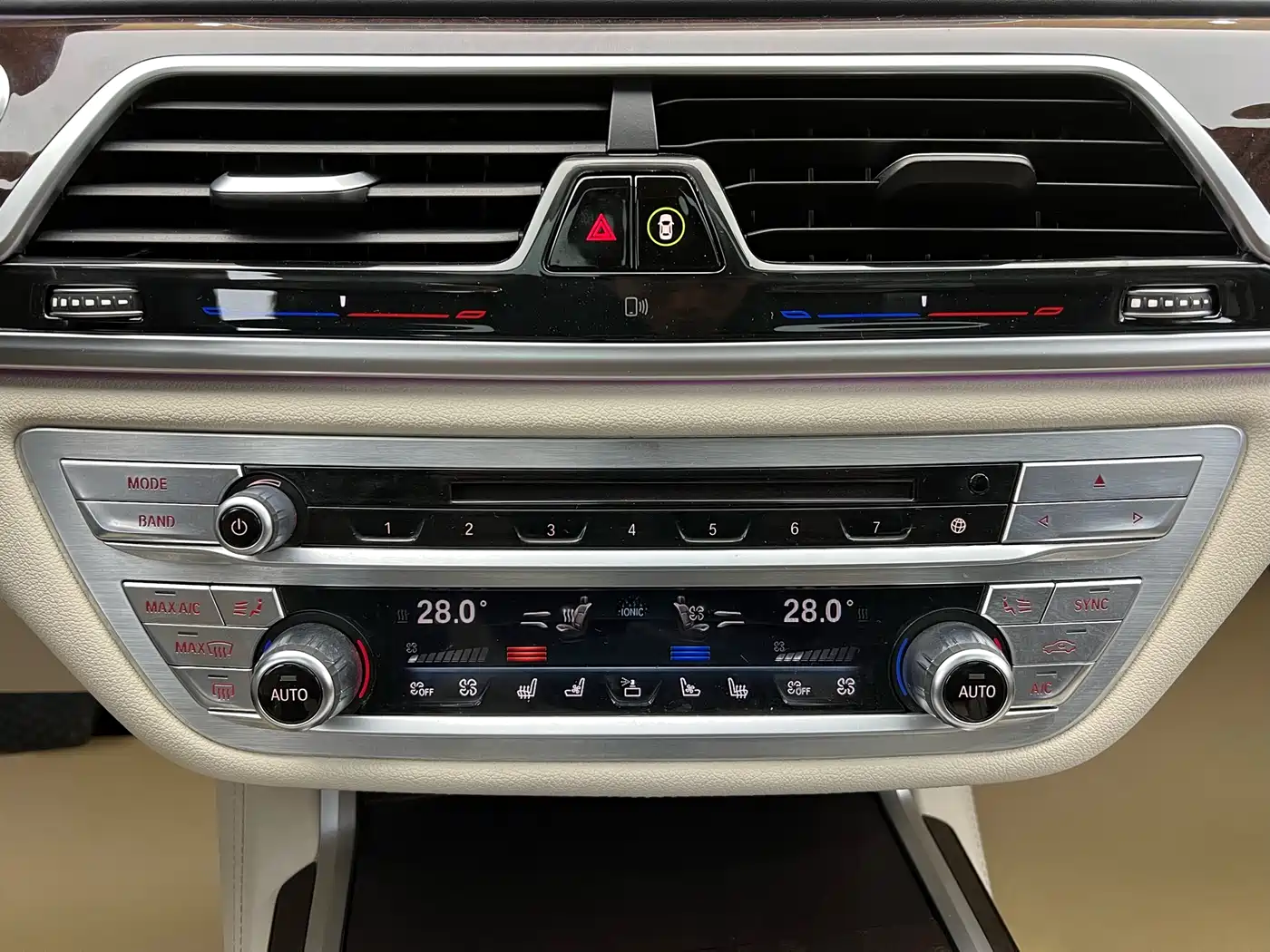 BMW 7 Series 2016 740Li Premium фото 31