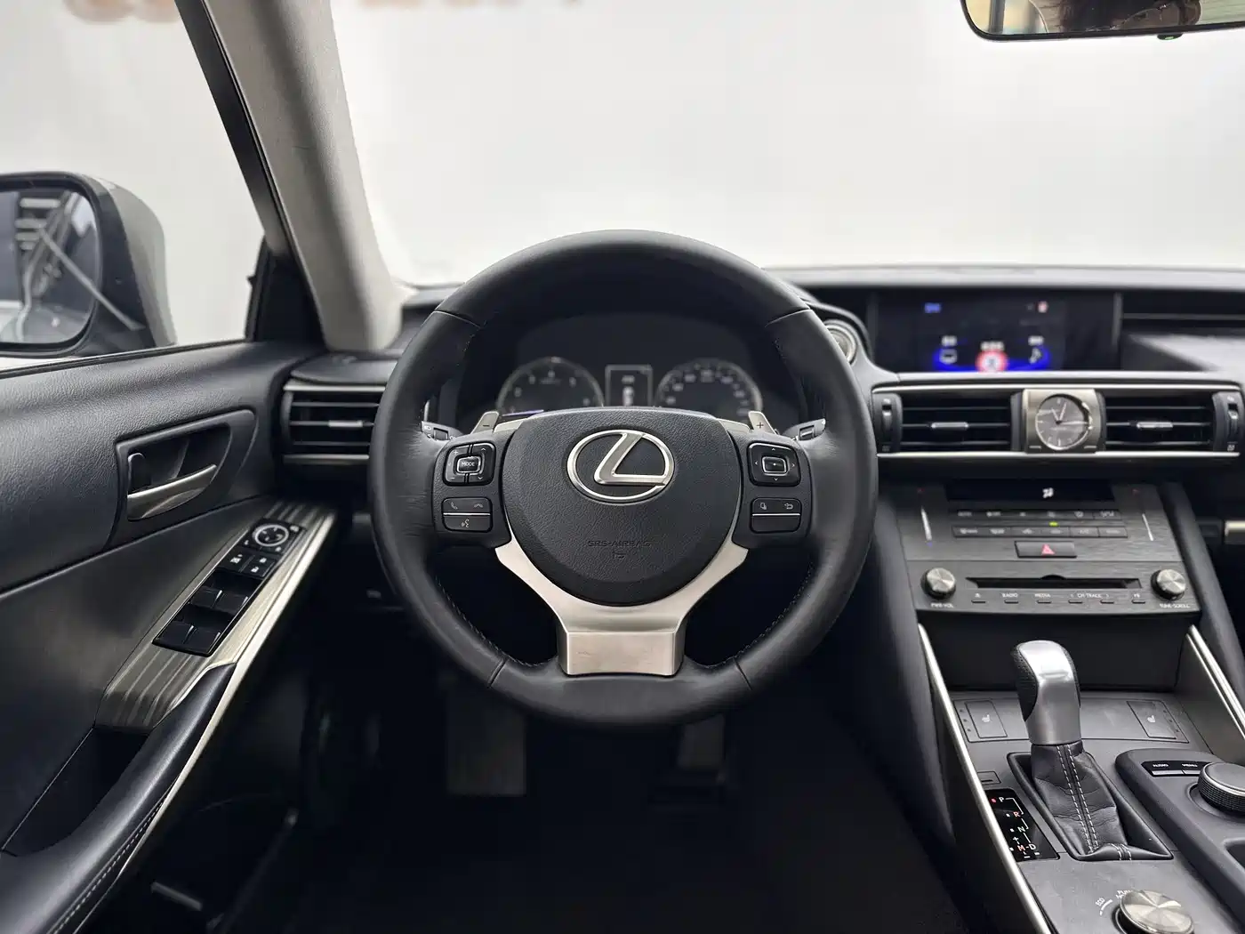 Lexus IS 2017 300 Fashion Edition фото 9