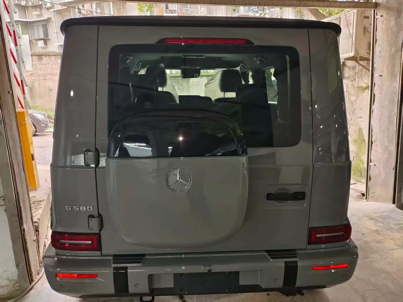 Mercedes-Benz G-Class New Energy 2025 G580 Launch Special Edition фото 3