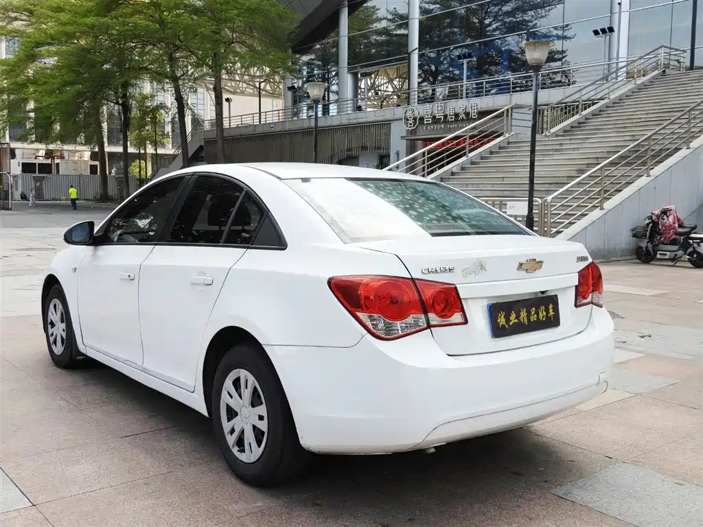 Chevrolet Cruze 2013 1.6L SL MT фото 4