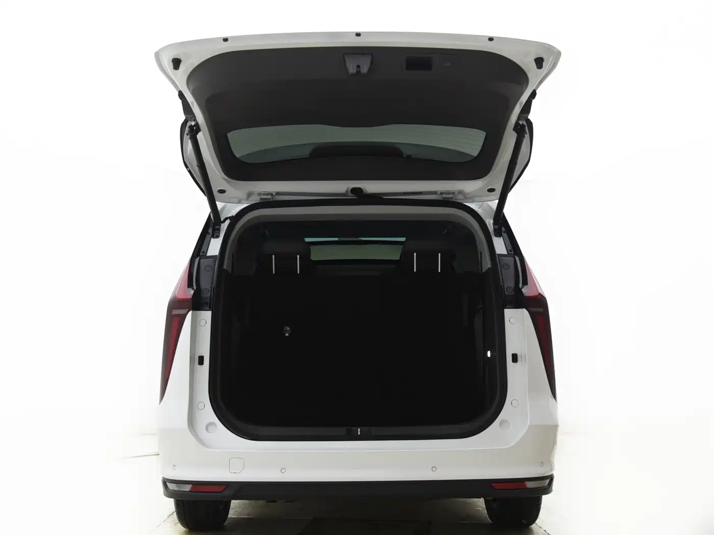 SAIC Maxus Maxus G70 2026 2025 Model 2.0T Automatic Luxury Edition 7-Seater